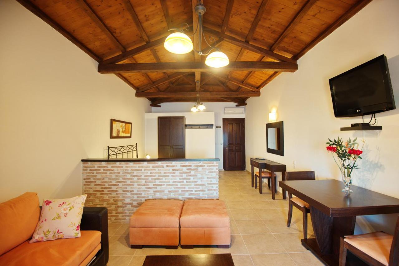 Yalis Hotel Votsi  ภายนอก รูปภาพ