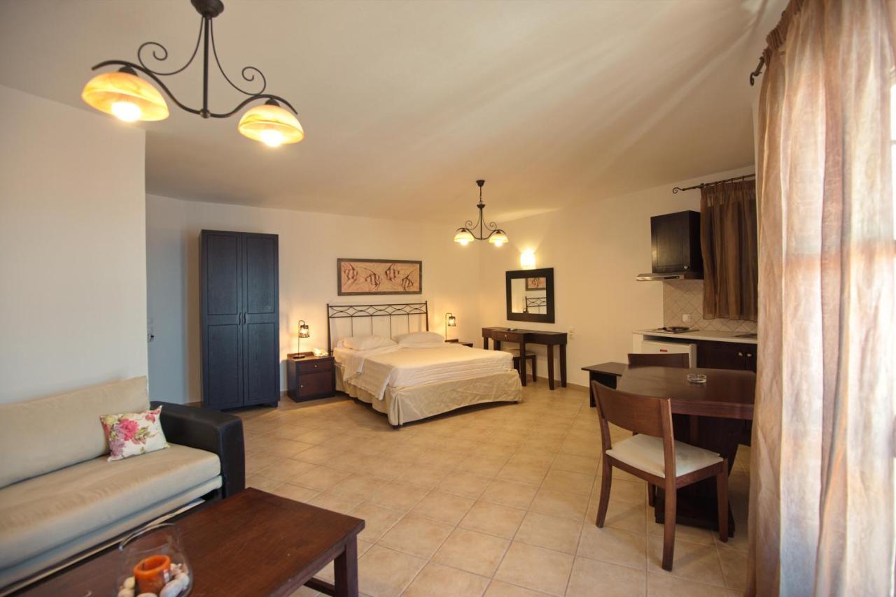 Yalis Hotel Votsi  ภายนอก รูปภาพ
