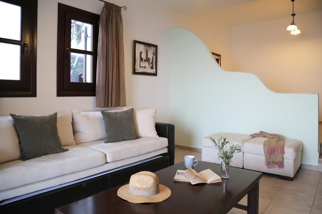 Yalis Hotel Votsi  ภายนอก รูปภาพ