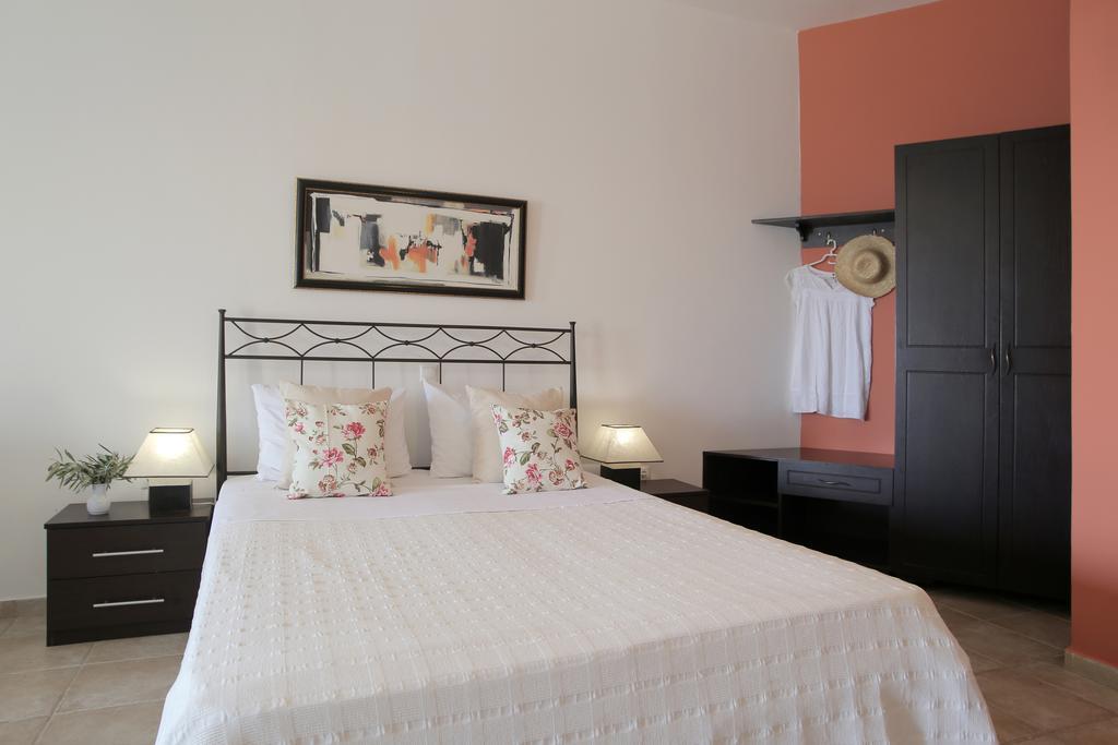 Yalis Hotel Votsi  ภายนอก รูปภาพ